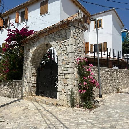 Old Town Hotel Dhërmi Kültér fotó